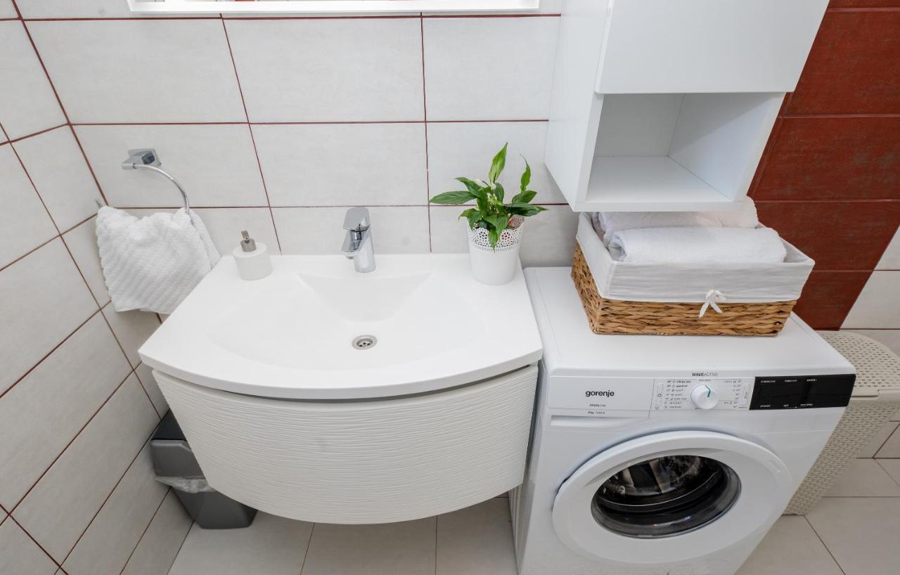 Apartments Luka راب المظهر الخارجي الصورة